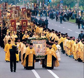 Возвращение настоятеля в свой приход. Перенесение мощей праведного Алексия Московского (Мечёва). 29 сентября 2001 г.