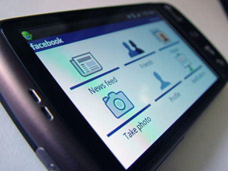 Несмотря на то, что телефона Facebook пока не существует, кто-то где-то обязательно достанет его фотографии. Фото: babyben/flickr.com