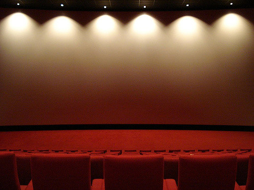 освещение в кинотеатре