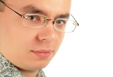 серьезный молодой человек