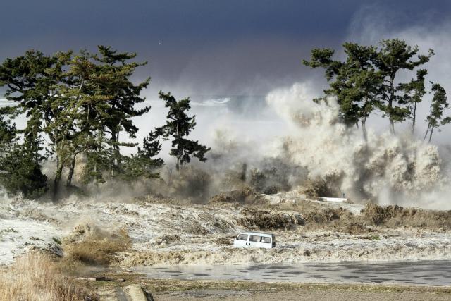 самое крупное цунами в мире