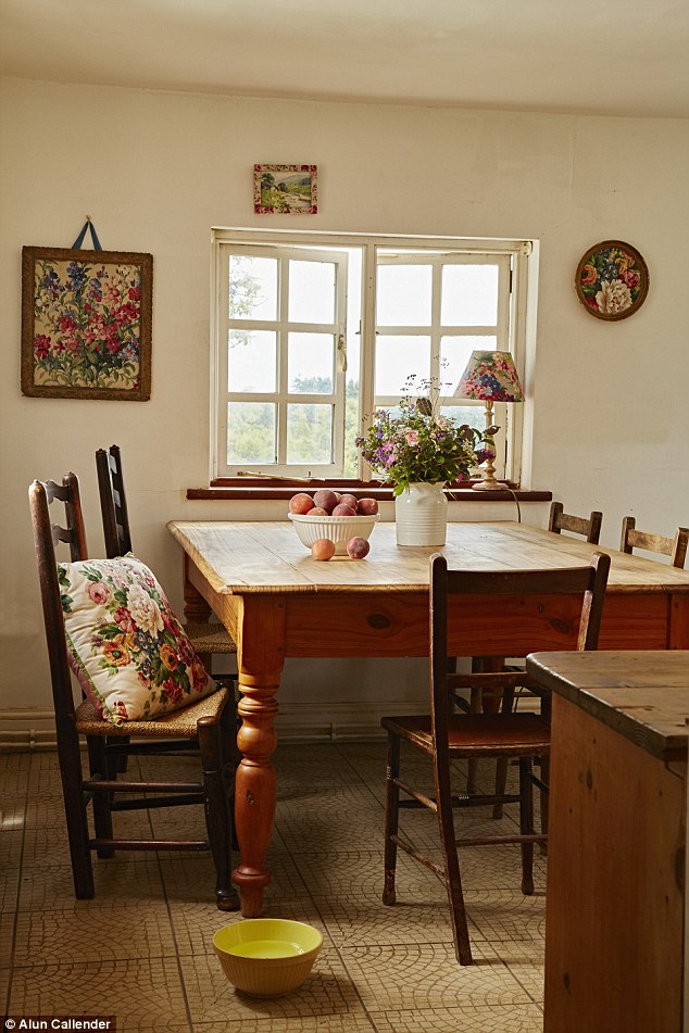 ‘I picked these hedgerow flowers down the lane this morning,’ says Sarah. For a similar pitcher and mixing bowl, try Sophie Conran for Portmeirion at John Lewis (johnlewis.com)