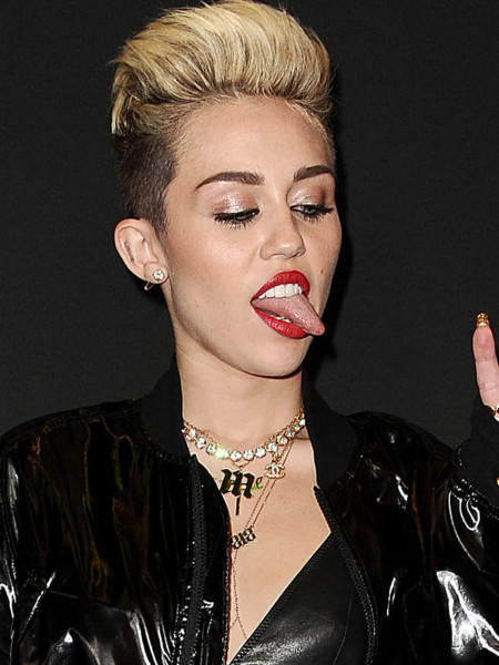 miley-cyrus-at-myspace-launch-event-in-la-adds-09_Starbeat.ru
