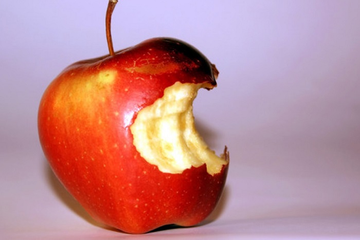 Окисляющееся яблоко