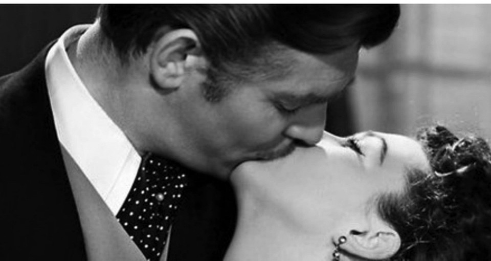 Самым сексуальным «французским поцелуем» всех времен и народов, согласно опросу службы Гэллапа, признан то, который состоялся между Вивьен Ли и Кларком Гейблом в фильме «Унесенные ветром». 