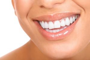 Как научиться правильно улыбаться c зубами, чтобы это выглядело красиво и естественно?