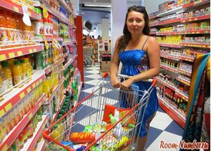 Покупать продукты
