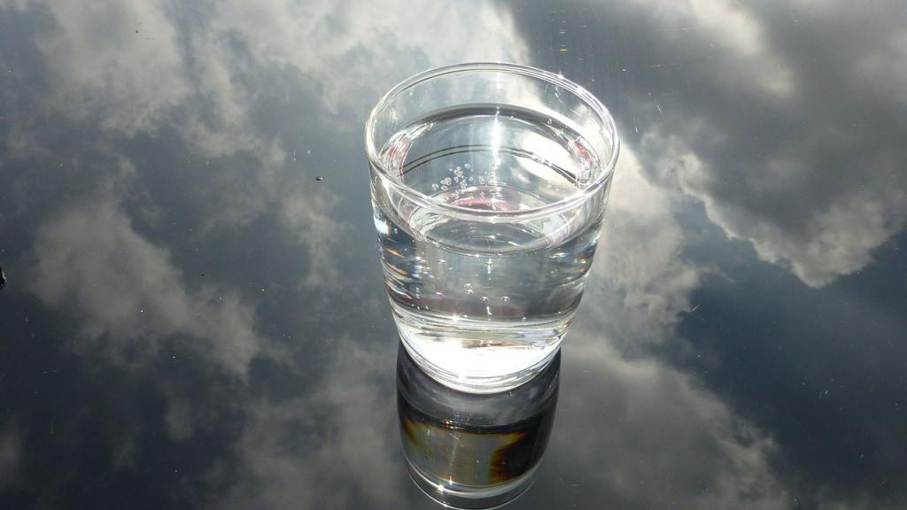стакан воды в облаках