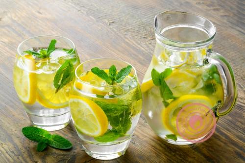 Как правильно пить воду с лимоном для похудения. Пьем лимонную воду: как делать это правильно?